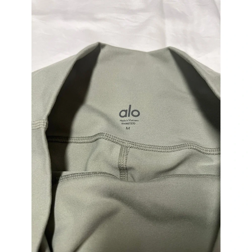 Alo Yoga airbrush high rise biker shorts in a sage green women's size medium